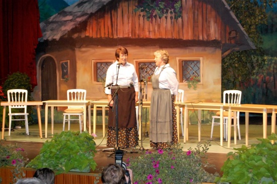 Malčka Jelen in Lojzka Jezernik, pevki