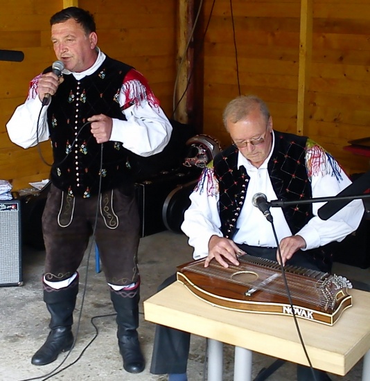 pevec Marjan Peternelj in citrar Stane Bončina